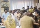 कानपूर  में बीजेपी सांसद और पूर्व सांसद में मची मार तो तगड़े मज़े ले गए अखिलेश यादव